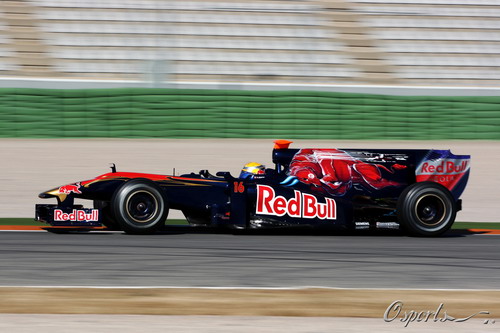 红牛车队绝杀红牛二队，阿隆索扛起全队