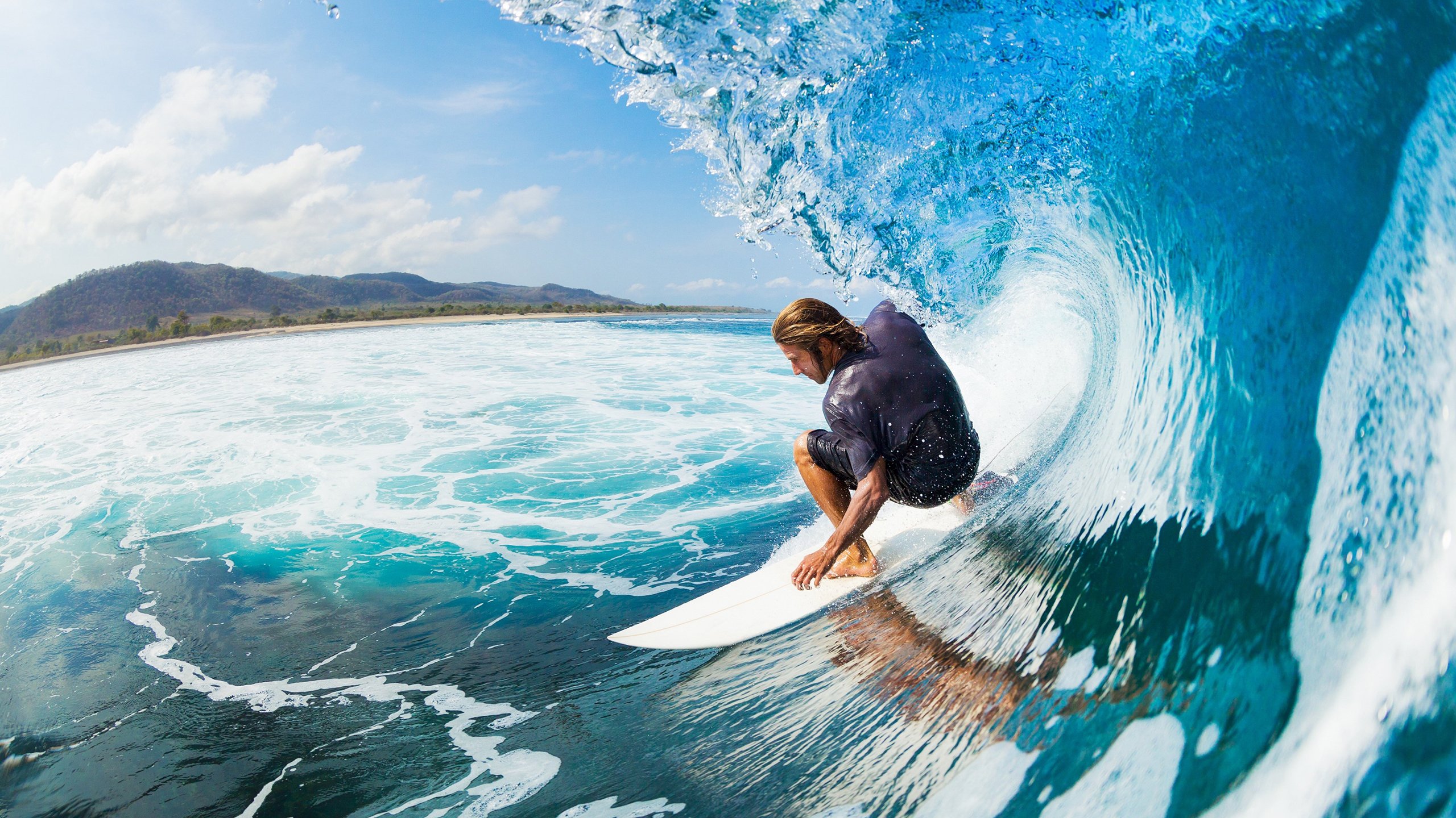 刹车区对决,F1揭幕战之夜与库尔图瓦的大场面守恒定律